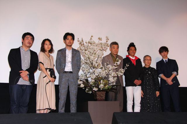 松田龍平、千葉雄大にちょっかい出したくなる！映画『モヒカン故郷に帰る』東京プレミア上映会フォトギャラリー（17枚目）