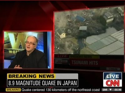 CNNはウェブサイトとテレビで繰り返し日本の東北関東大震災を伝えた。画像はテレビ画面