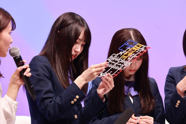 乃木坂46・賀喜遥香＆筒井あやめ、プラモデル組み立て対決に挑戦！ドラマ「量産型ルカ」記者会見（22枚目）