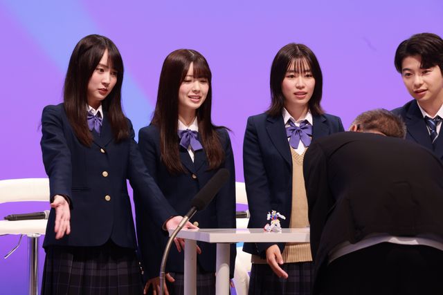 乃木坂46・賀喜遥香＆筒井あやめ、プラモデル組み立て対決に挑戦！ドラマ「量産型ルカ」記者会見（25枚目）