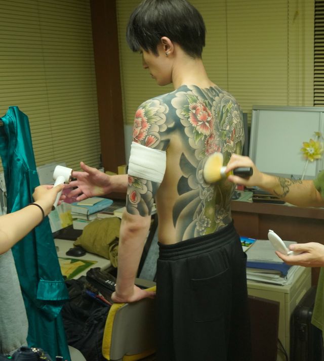 ジェシーのタトゥー姿も！『お嬢と番犬くん』メイキングカット＜6枚＞（2枚目）