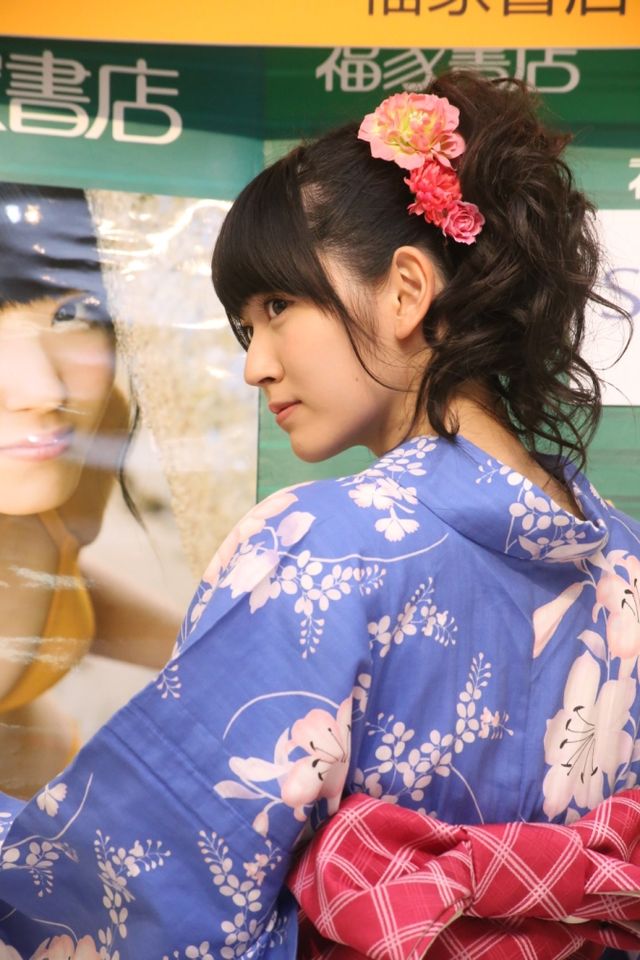 ℃-ute鈴木愛理 写真集「泳がない夏」発売記念イベント 写真ギャラリー（7枚目）