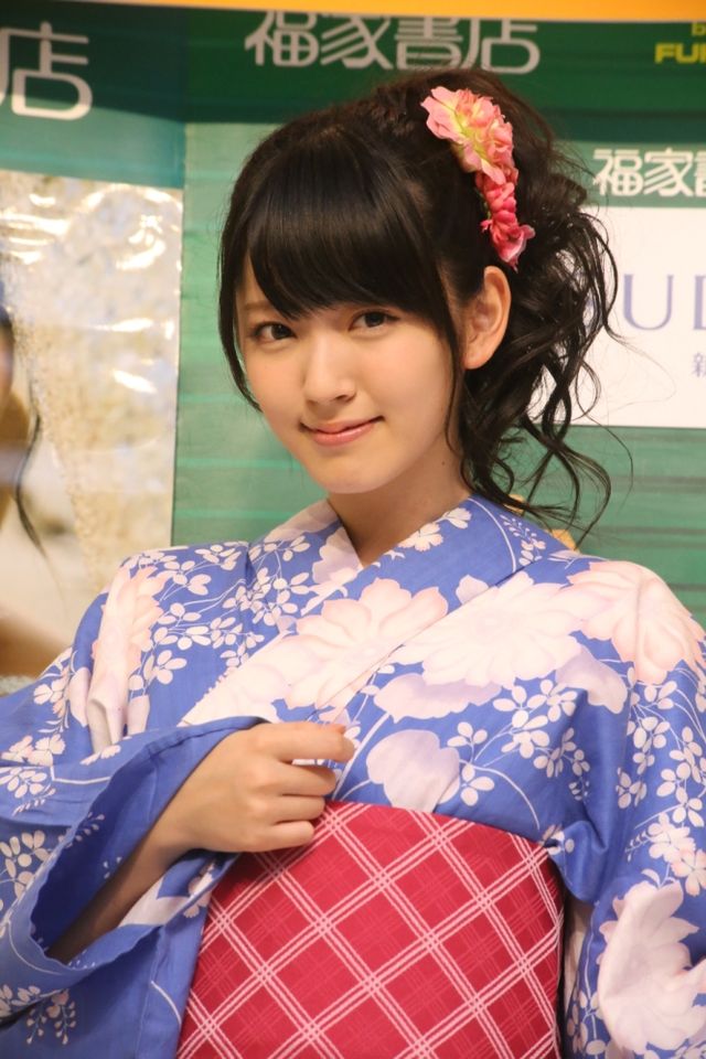 ℃-ute鈴木愛理 写真集「泳がない夏」発売記念イベント 写真ギャラリー（8枚目）