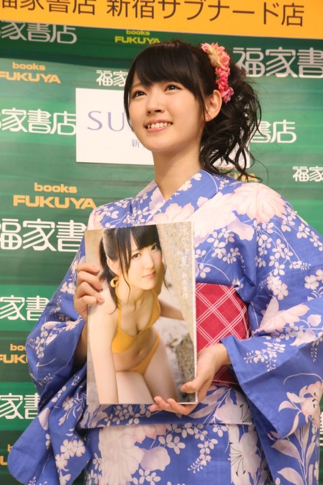 ℃-ute鈴木愛理 写真集「泳がない夏」発売記念イベント 写真ギャラリー（11枚目）