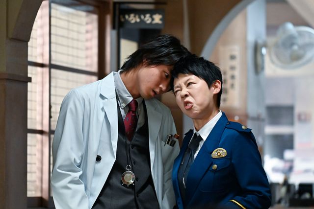 衣装もスゴい！向井理がメインゲスト「時効警察はじめました」2話場面写真（7枚目）