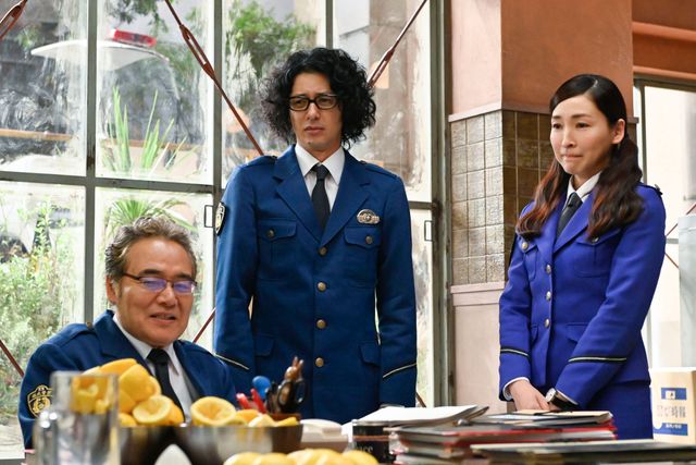 衣装もスゴい！向井理がメインゲスト「時効警察はじめました」2話場面写真（9枚目）