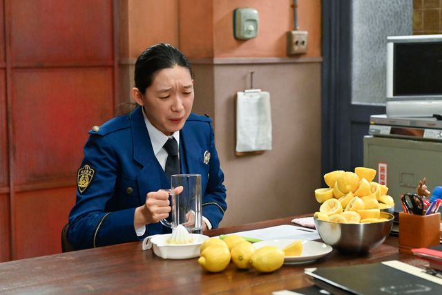 衣装もスゴい！向井理がメインゲスト「時効警察はじめました」2話場面写真（10枚目）