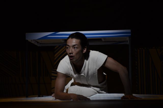 緊迫感あふれる場面写真の数々！森山未來舞台「死刑執行中脱獄進行中」フォトギャラリー：フォトギャラリー