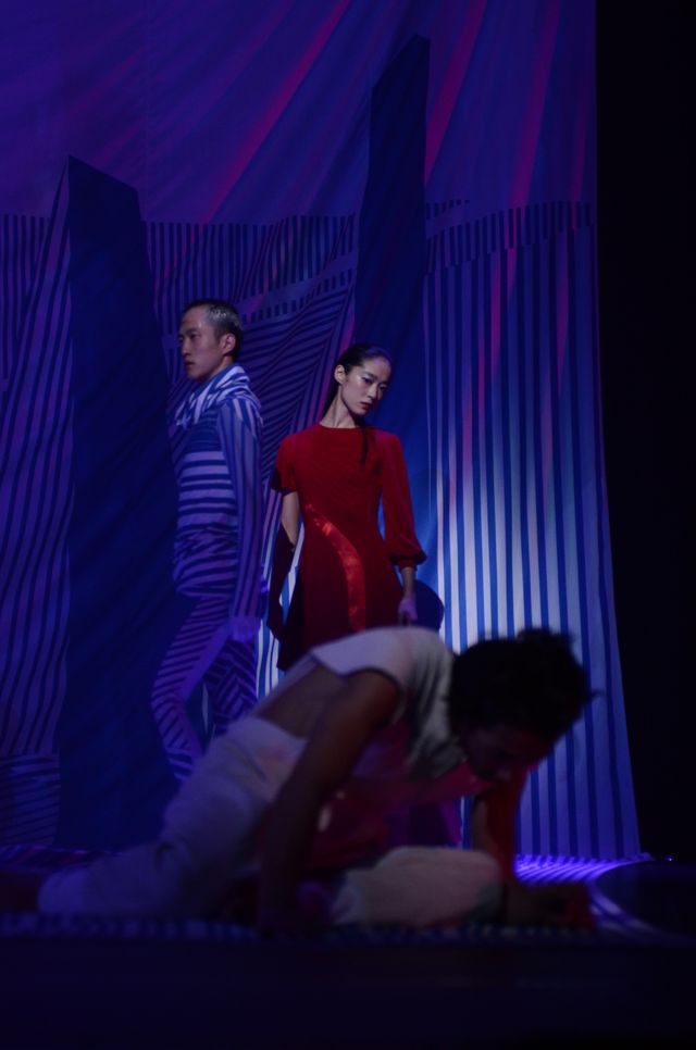 緊迫感あふれる場面写真の数々！森山未來舞台「死刑執行中脱獄進行中」フォトギャラリー（7枚目）