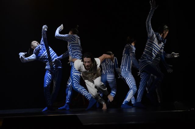 緊迫感あふれる場面写真の数々！森山未來舞台「死刑執行中脱獄進行中」フォトギャラリー（11枚目）