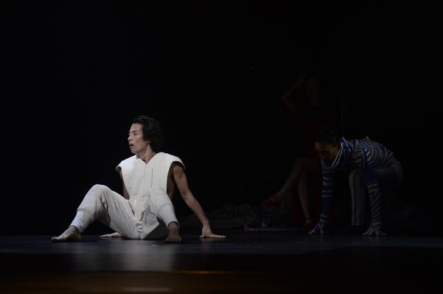 緊迫感あふれる場面写真の数々！森山未來舞台「死刑執行中脱獄進行中」フォトギャラリー（12枚目）