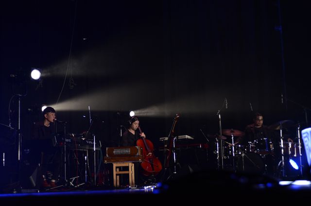 緊迫感あふれる場面写真の数々！森山未來舞台「死刑執行中脱獄進行中」フォトギャラリー（14枚目）