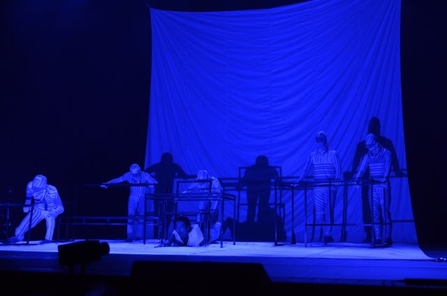 緊迫感あふれる場面写真の数々！森山未來舞台「死刑執行中脱獄進行中」フォトギャラリー（15枚目）