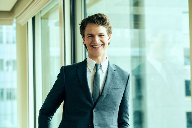 アンセル・エルゴートの来日撮り下ろしカット（16枚目）