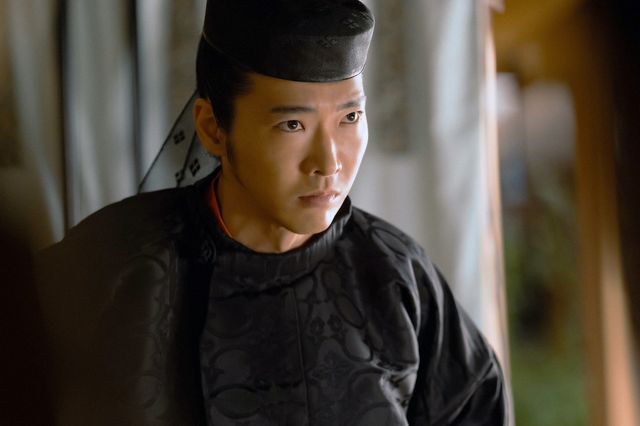 道長（柄本佑）は納得いかず…「光る君へ」第15回「おごれる者たち」場面写真（3枚目）