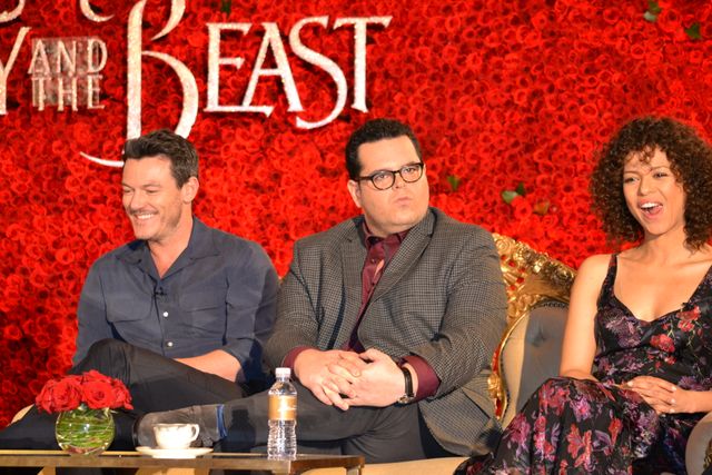 バラが似合う！エマ・ワトソン＆ルーク・エヴァンス『美女と野獣』LA会見フォトギャラリー（14枚目）