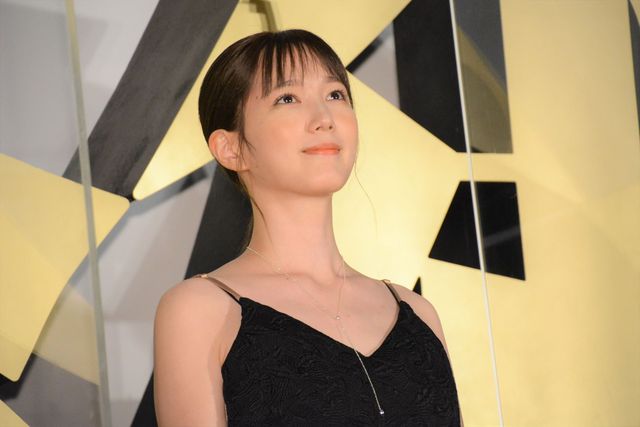 ほほ笑み手を振る山田涼介！映画『鋼の錬金術師　完結編　最後の錬成』公開記念舞台あいさつ（4枚目）