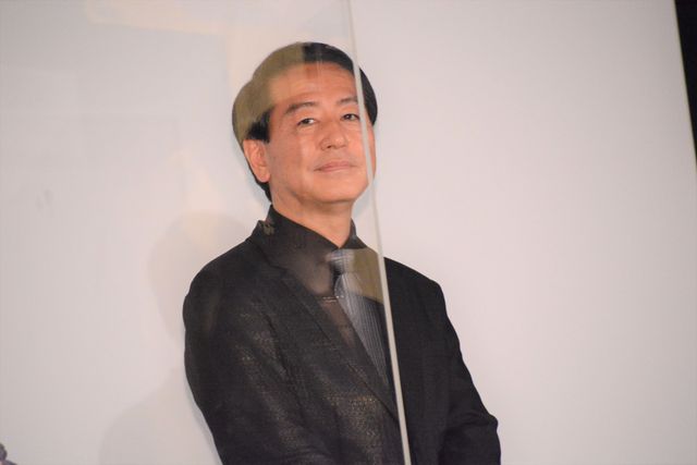 ほほ笑み手を振る山田涼介！映画『鋼の錬金術師　完結編　最後の錬成』公開記念舞台あいさつ（8枚目）