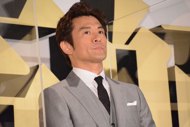 ほほ笑み手を振る山田涼介！映画『鋼の錬金術師　完結編　最後の錬成』公開記念舞台あいさつ（9枚目）