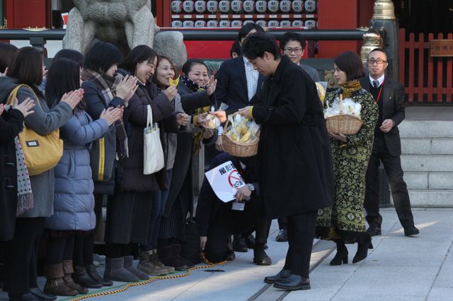 高畑充希、書道上手っ！大泉洋とともに「今年の漢字」披露 『こんな夜更けにバナナかよ　愛しき実話』イベント（6枚目）
