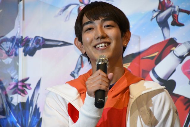 キャスト集合！『セイバー＋ゼンカイジャー　スーパーヒーロー戦記』初日舞台あいさつ（34枚目）