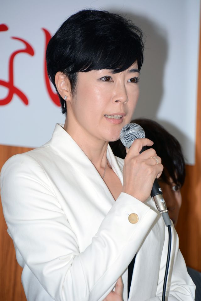 寺島しのぶ、深田恭子との不仲報道を否定！ドラマ「女はそれを許さない」フォトギャラリー（8枚目）