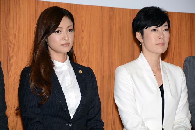 寺島しのぶ、深田恭子との不仲報道を否定！ドラマ「女はそれを許さない」フォトギャラリー（9枚目）