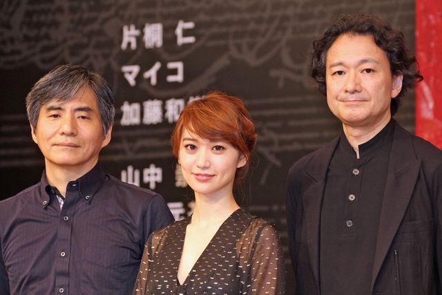 写真は（左から）中島かずき、大島優子、白井晃