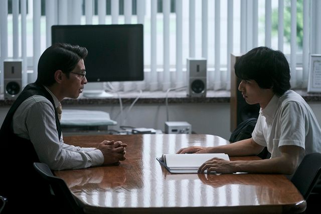 映画『死刑にいたる病』岡田健史の姿捉えた場面カット（11枚目）