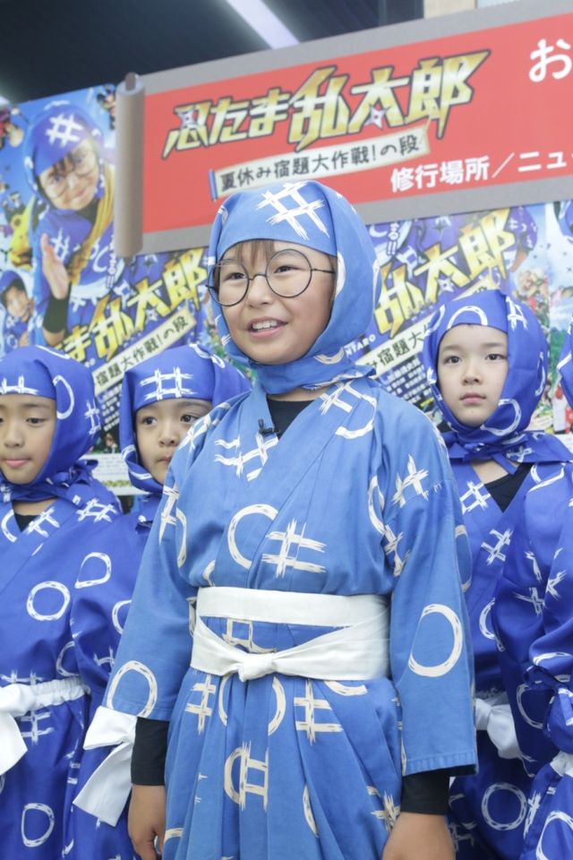 加藤清史郎、新橋でお父さんたちの肩もみ！フォトギャラリー（8枚目）