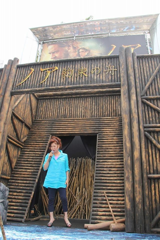 替え歌「ノア 約束の舟唄」を熱唱！八代亜紀、映画『ノア 約束の舟』公開記念イベントフォトギャラリー（8枚目）