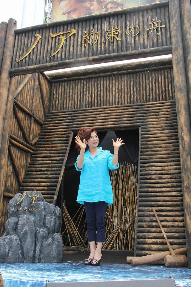 替え歌「ノア 約束の舟唄」を熱唱！八代亜紀、映画『ノア 約束の舟』公開記念イベントフォトギャラリー（16枚目）