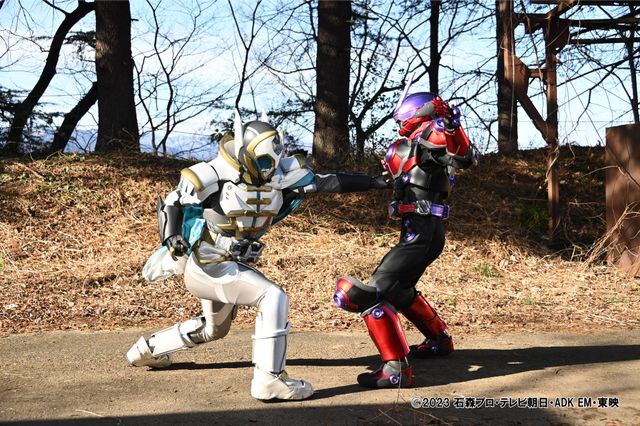 仮面ライダーゴージャス龍騎も登場！「ガッチャード」カグヤ様が平成10ライダーに変身（3枚目）