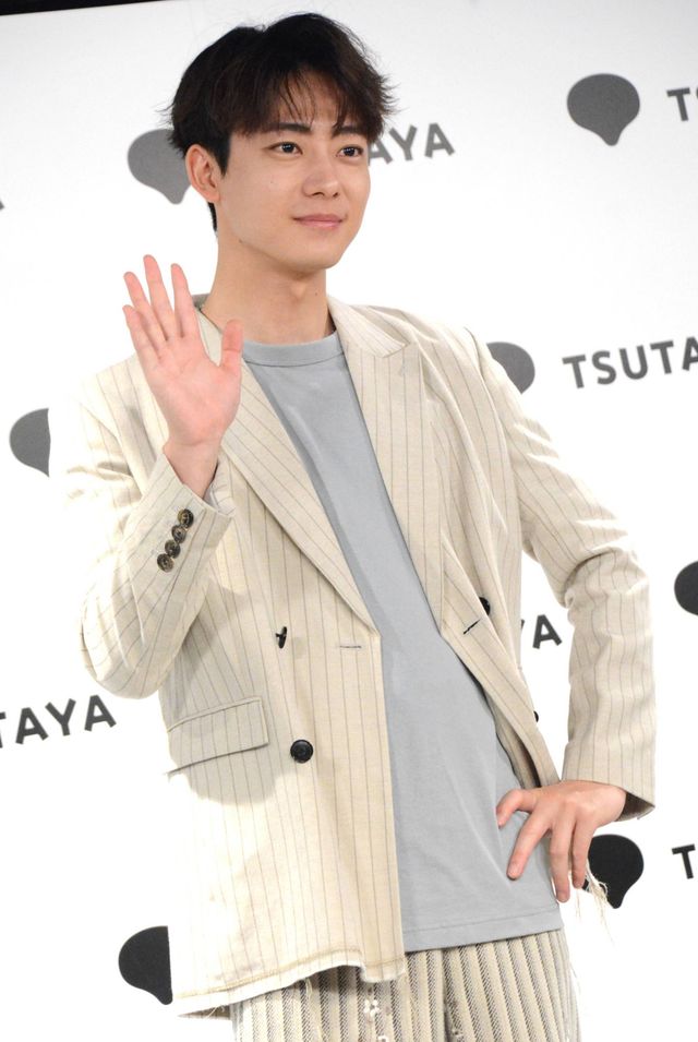 井上祐貴、フォトブック「MADEKARA」発売記念会見の様子＜全身アリ＞（8枚目）