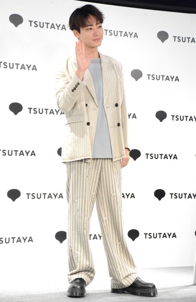 井上祐貴、フォトブック「MADEKARA」発売記念会見の様子＜全身アリ＞（9枚目）