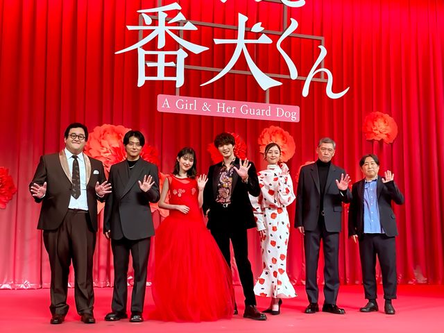 美しすぎる福本莉子＆ジェシー！赤黒の装いで『お嬢と番犬くん』完成披露登壇：フォトギャラリー