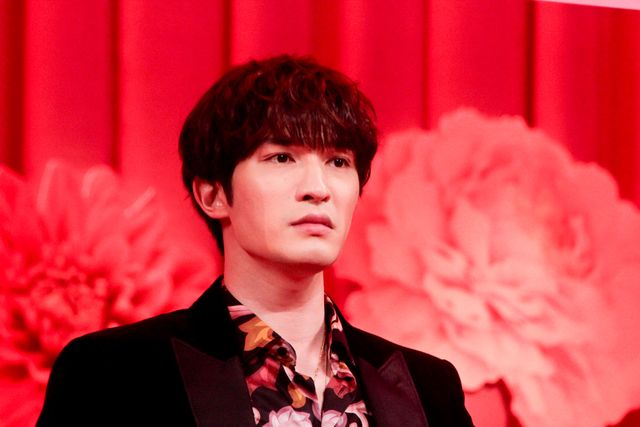 美しすぎる福本莉子＆ジェシー！赤黒の装いで『お嬢と番犬くん』完成披露登壇（4枚目）