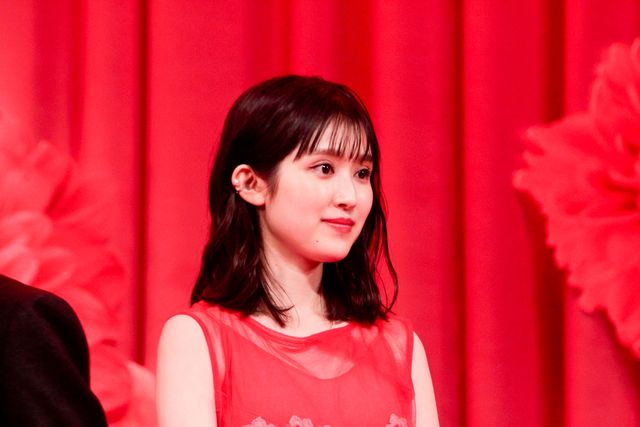 美しすぎる福本莉子＆ジェシー！赤黒の装いで『お嬢と番犬くん』完成披露登壇（7枚目）