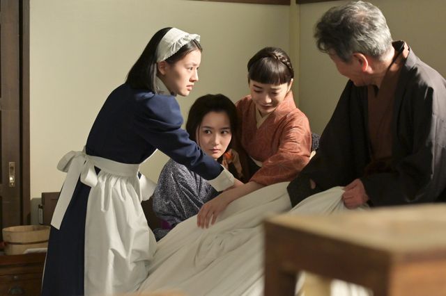【画像9枚】朝ドラ「風、薫る」夕凪（村上穂乃佳）のピンチにヨシ（明星真由美）が現れて…第50回場面写真（2枚目）
