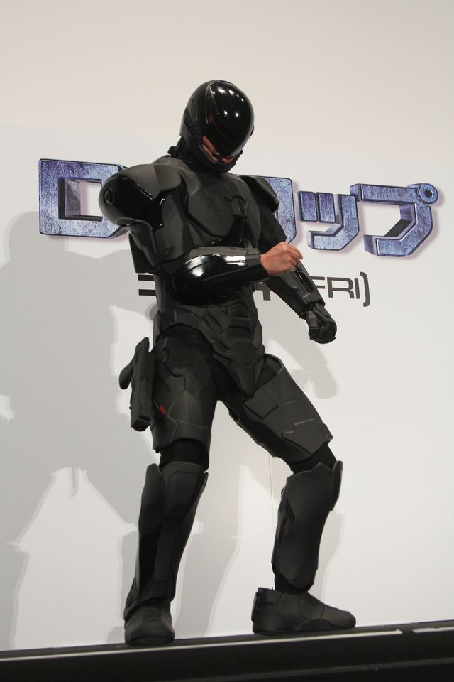 コロッケ、ロボコップとダンス対決！フォトギャラリー（4枚目）