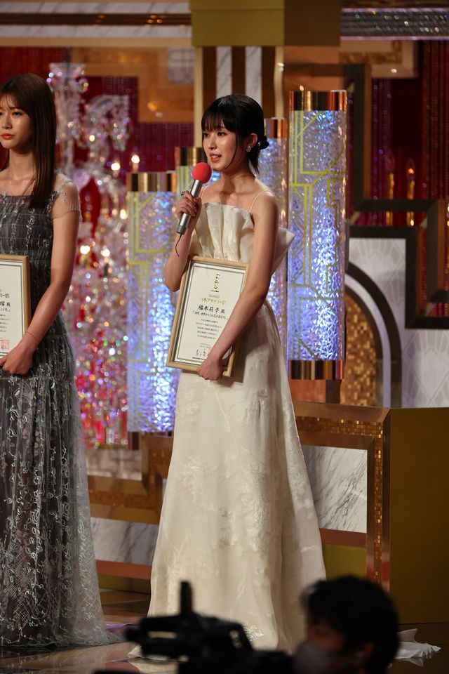 有村架純、安藤サクラ、永野芽郁ら女優陣のドレス姿が美しい！（20枚目）