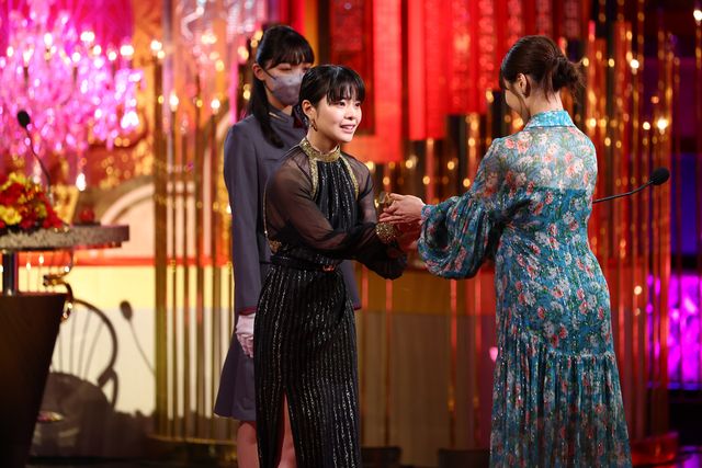 有村架純、安藤サクラ、永野芽郁ら女優陣のドレス姿が美しい！（29枚目）