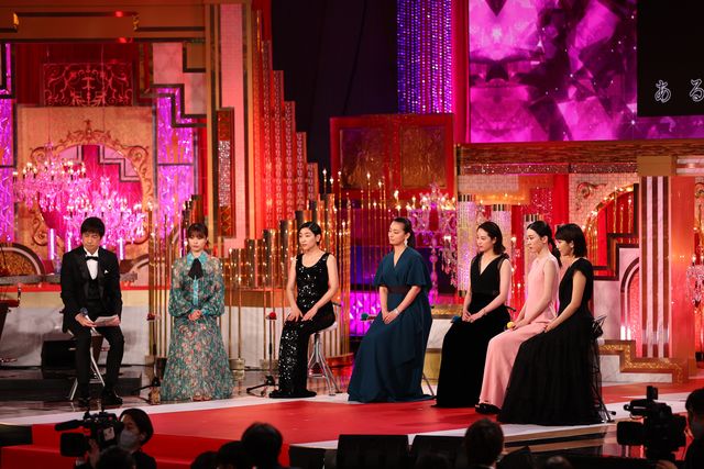 有村架純、安藤サクラ、永野芽郁ら女優陣のドレス姿が美しい！（38枚目）