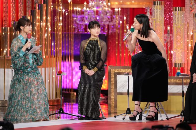 有村架純、安藤サクラ、永野芽郁ら女優陣のドレス姿が美しい！（48枚目）