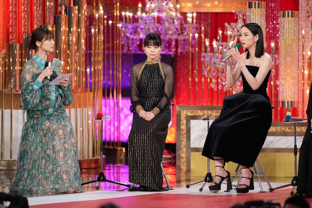 有村架純、安藤サクラ、永野芽郁ら女優陣のドレス姿が美しい！（50枚目）