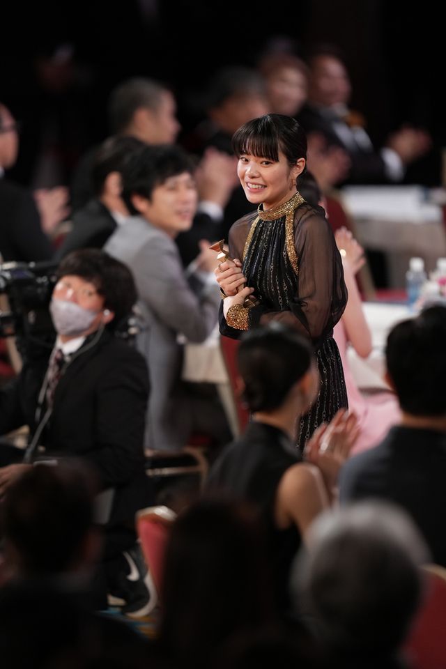 有村架純、安藤サクラ、永野芽郁ら女優陣のドレス姿が美しい！（74枚目）