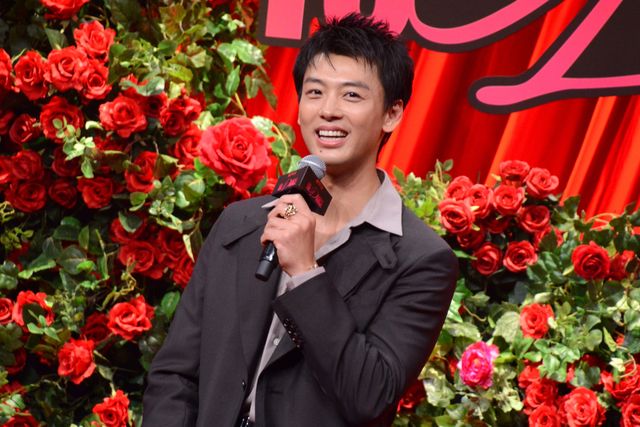 美しすぎる竹内涼真＆町田啓太、真赤なバラを背景に登場！Netflix映画『10DANCE』配信記念イベント（2枚目）