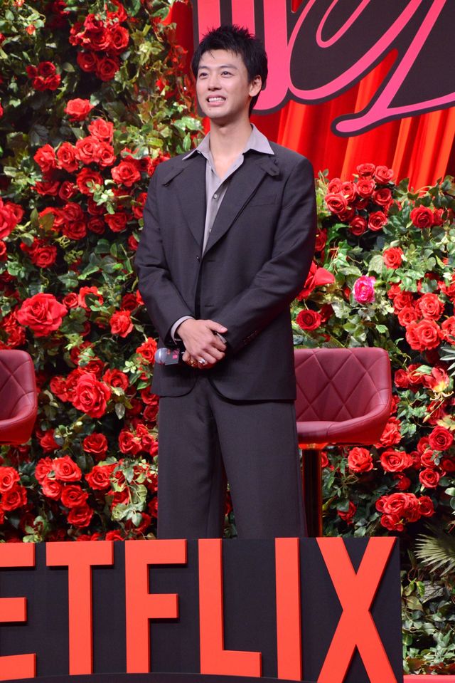 美しすぎる竹内涼真＆町田啓太、真赤なバラを背景に登場！Netflix映画『10DANCE』配信記念イベント（5枚目）