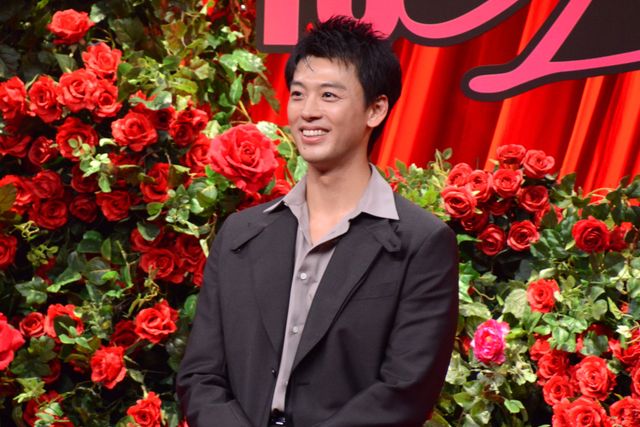 美しすぎる竹内涼真＆町田啓太、真赤なバラを背景に登場！Netflix映画『10DANCE』配信記念イベント（9枚目）