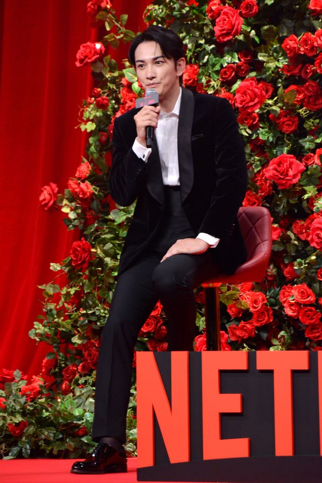 美しすぎる竹内涼真＆町田啓太、真赤なバラを背景に登場！Netflix映画『10DANCE』配信記念イベント（10枚目）